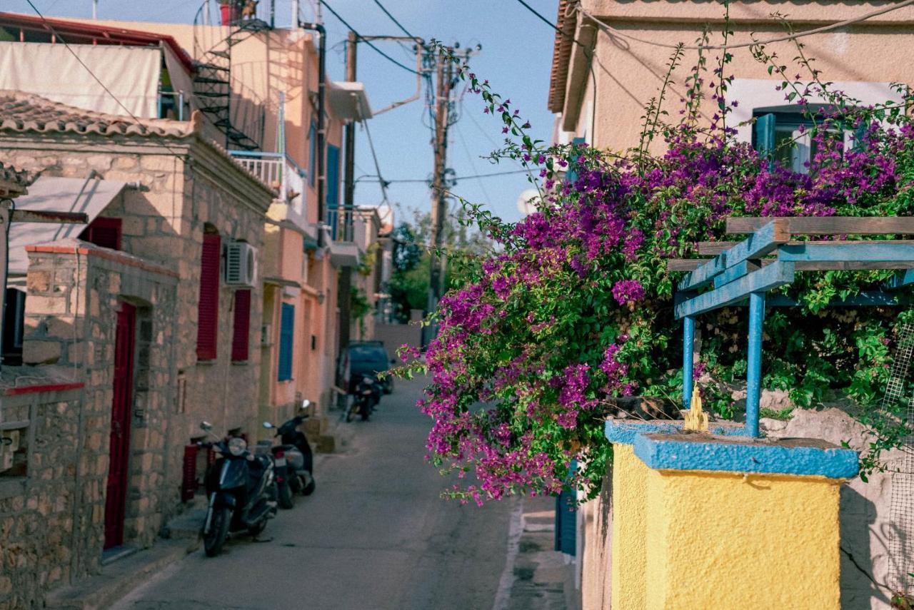 Beautiful House In Aegina Apartment Exterior photo